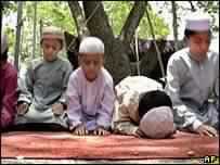 كيف نرغب أطفالنا في الصلاة